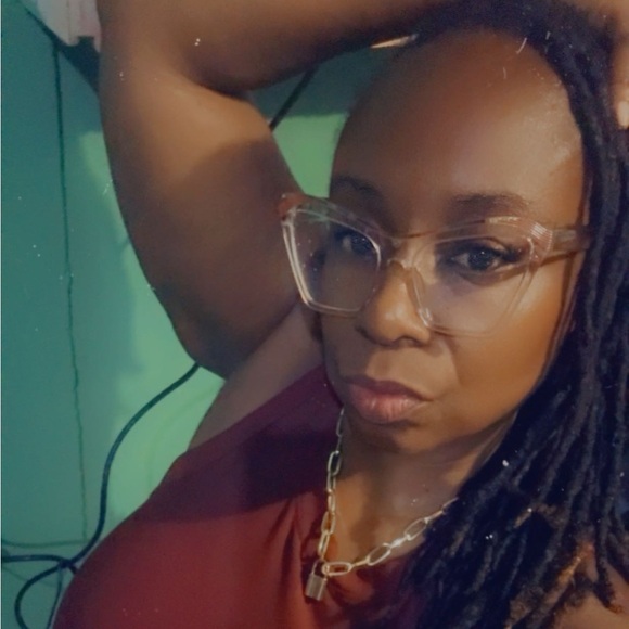 Meet your Posher, Crystal - Picture 5 of 14